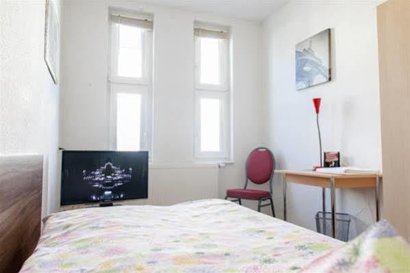 Pension Klingenstr. 23 Hotel Leipzig Bagian luar foto